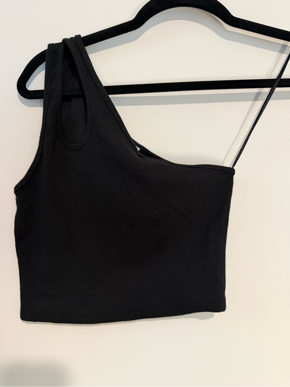 Zara (S) Black One-Shoulder Ribbed Crop Top
